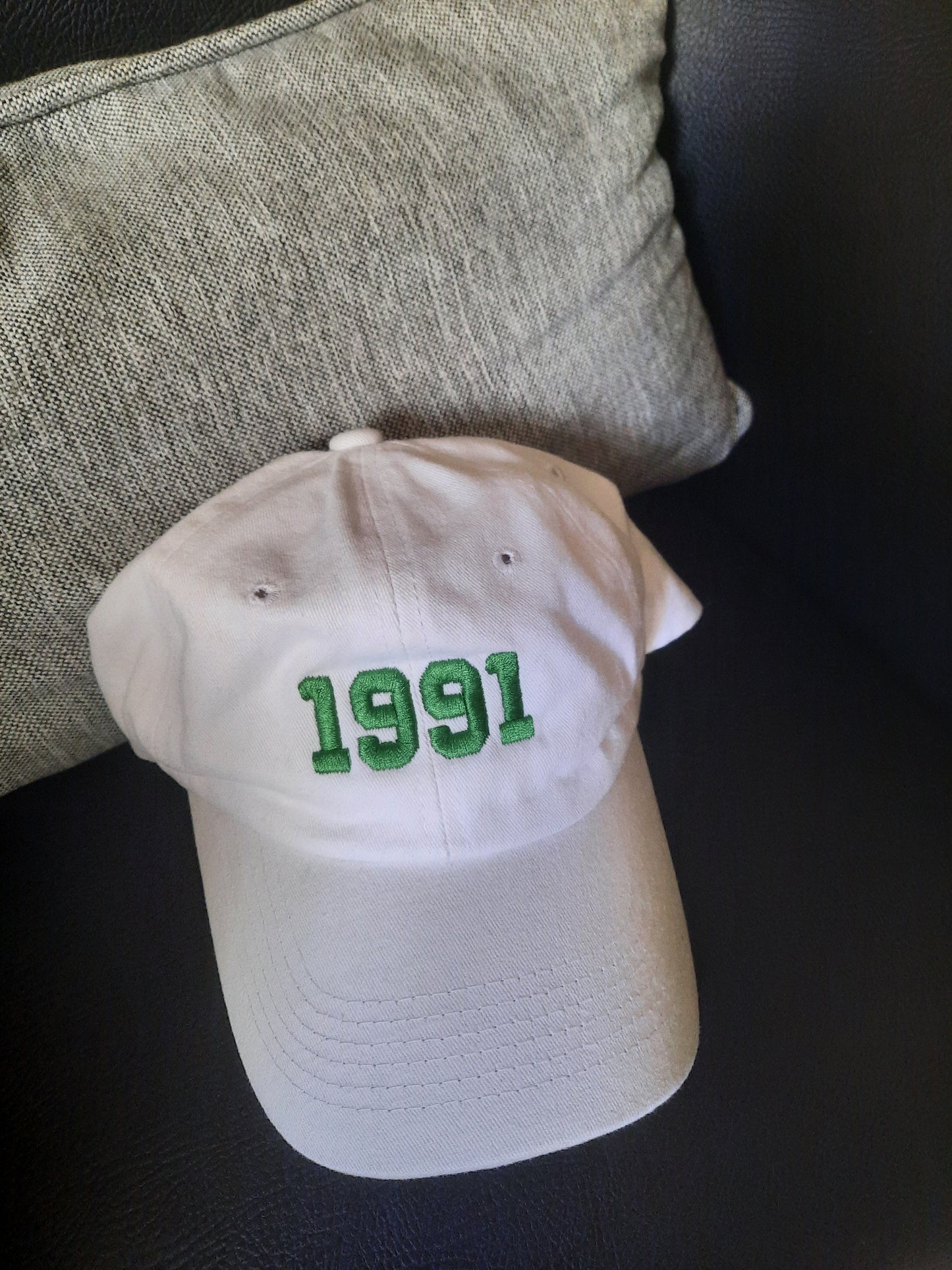 𝐂𝐎𝐋𝐋𝐄𝐆𝐄, 4 Karakter ile Kişiselleştirilebilir Nakışlı Şapka