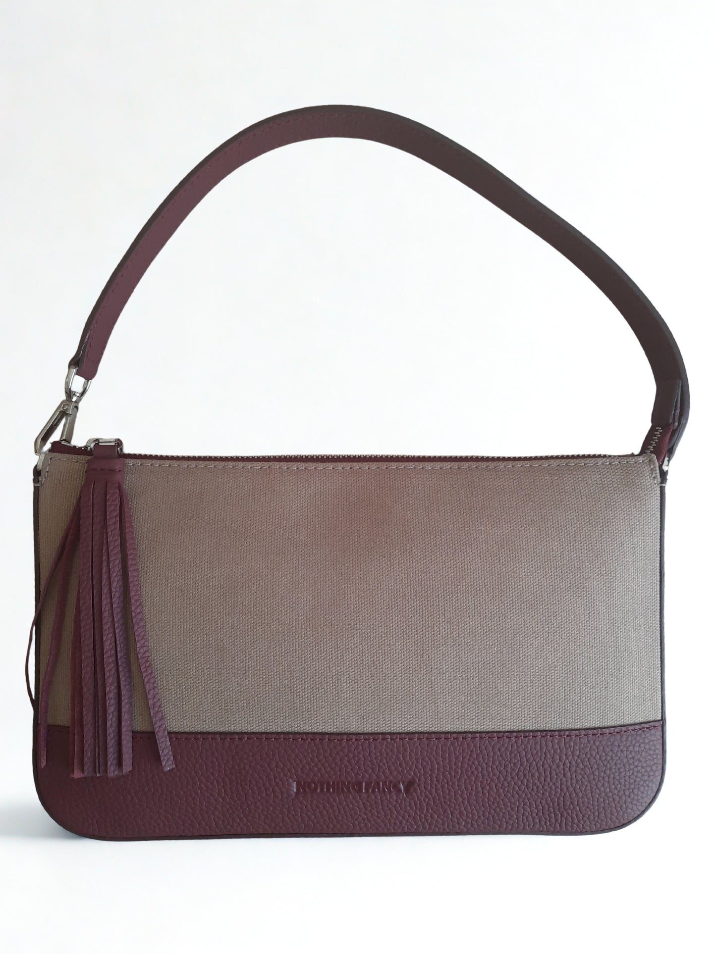 Aviva: Jet Set, Aviva in Merlot