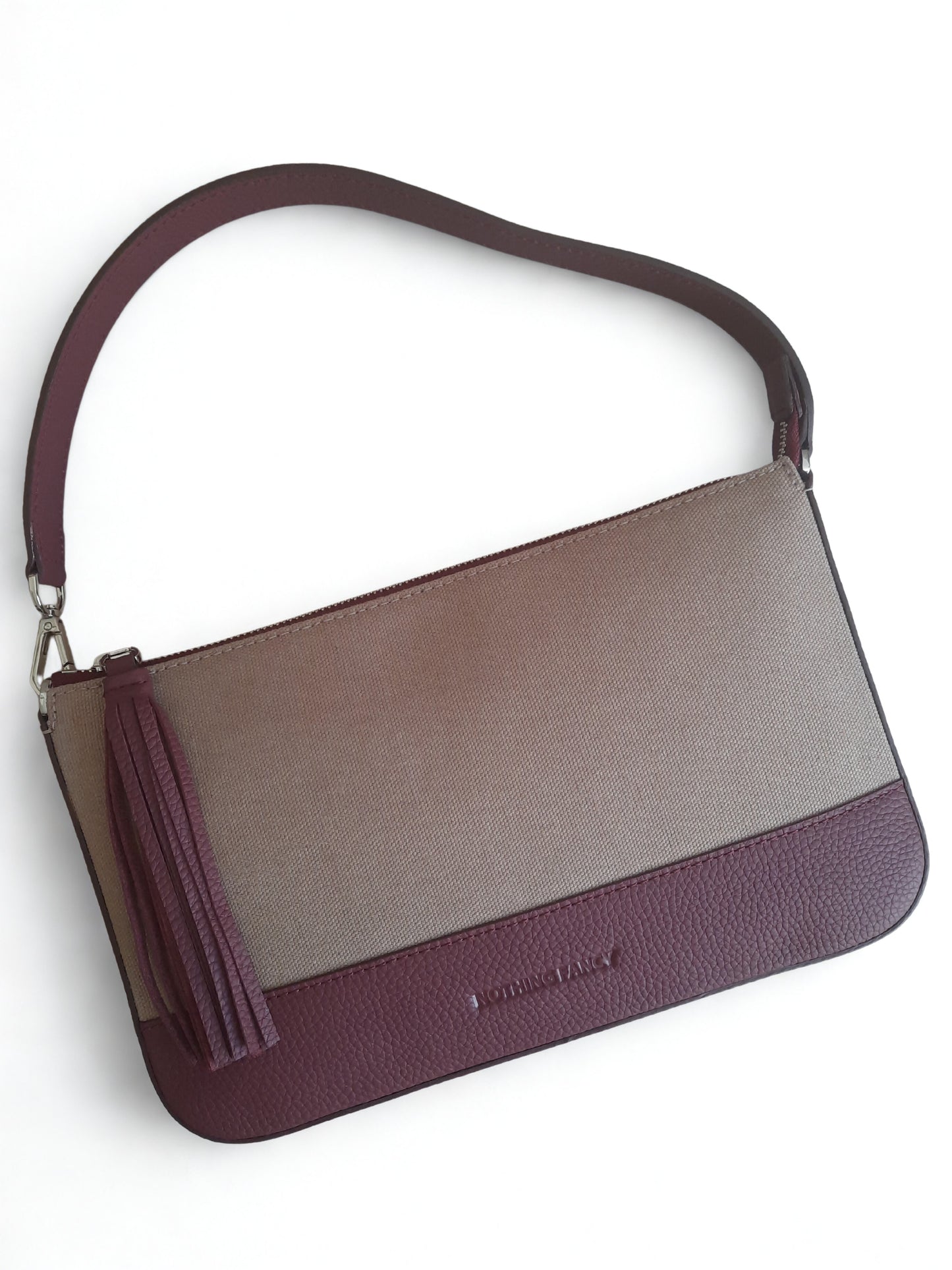 Aviva: Jet Set, Aviva in Merlot