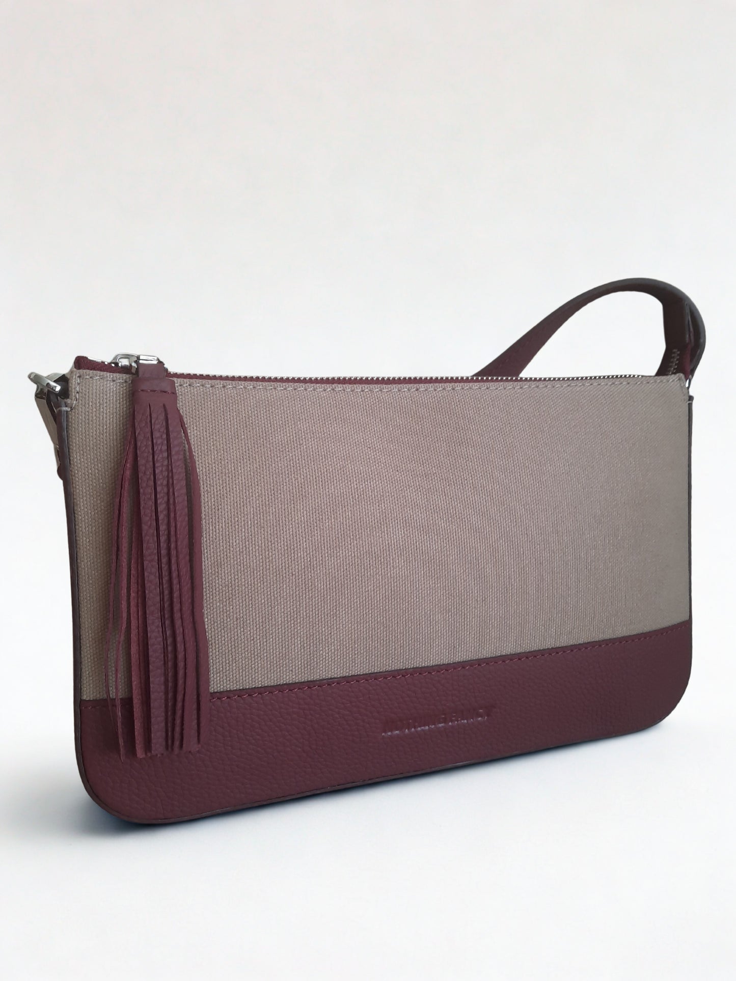 Aviva: Jet Set, Aviva in Merlot