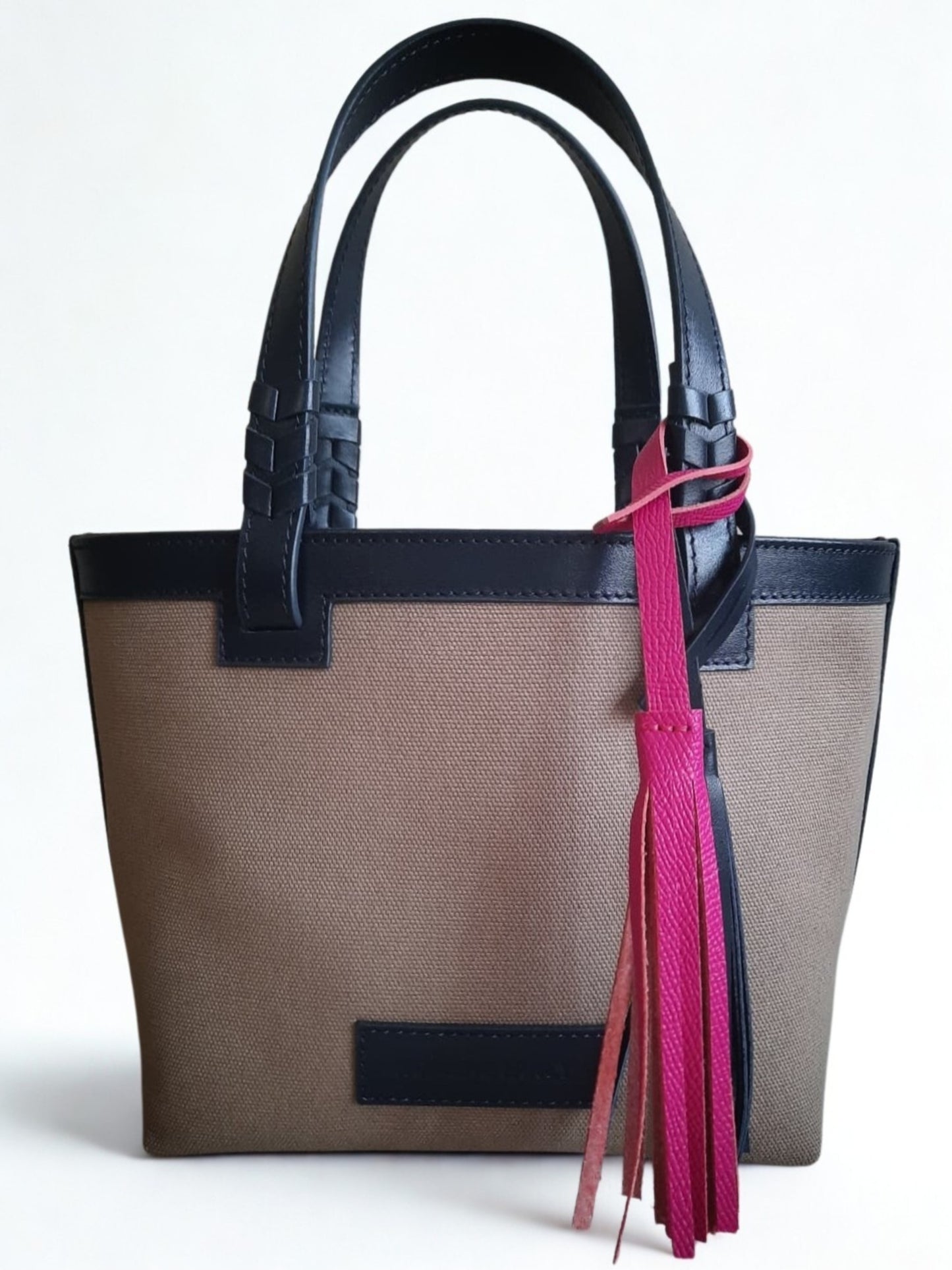 Bonita: Island, Bonita in Santorini