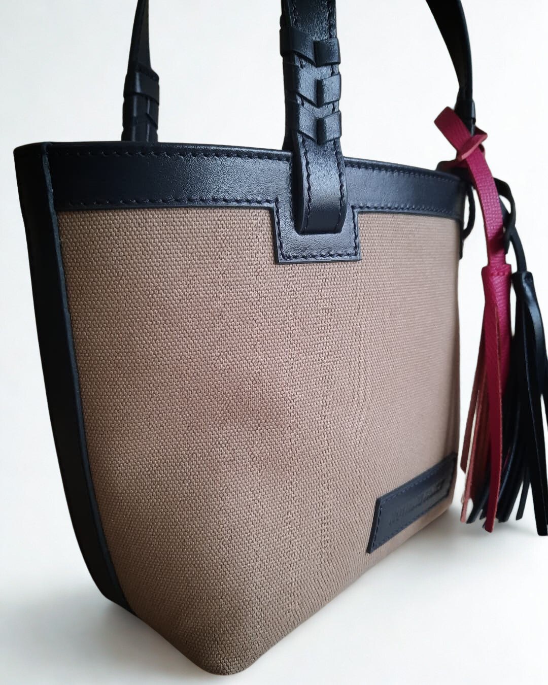 Bonita: Island, Bonita in Santorini