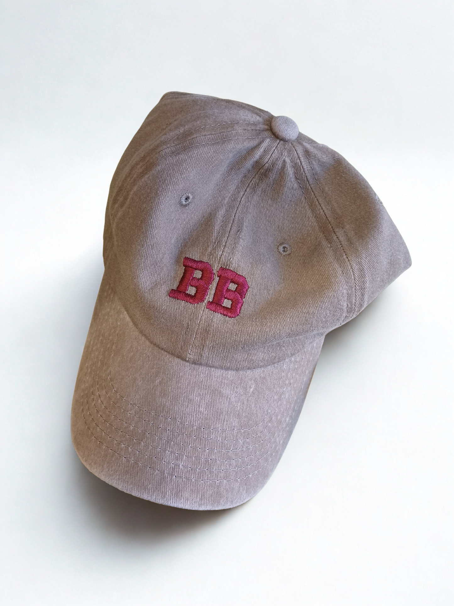 𝐂𝐎𝐋𝐋𝐄𝐆𝐄, 2 Karakter ile Kişiselleştirilebilir Nakışlı Şapka