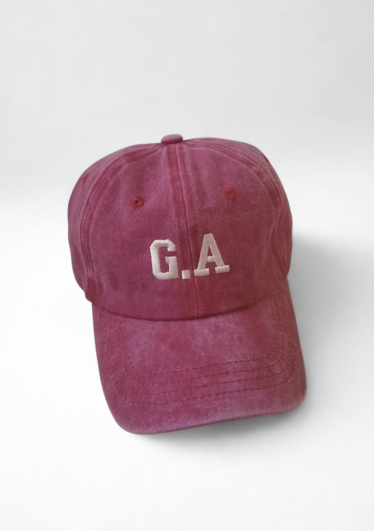 𝐂𝐎𝐋𝐋𝐄𝐆𝐄, 3 Karakter ile Kişiselleştirilebilir Nakışlı Şapka